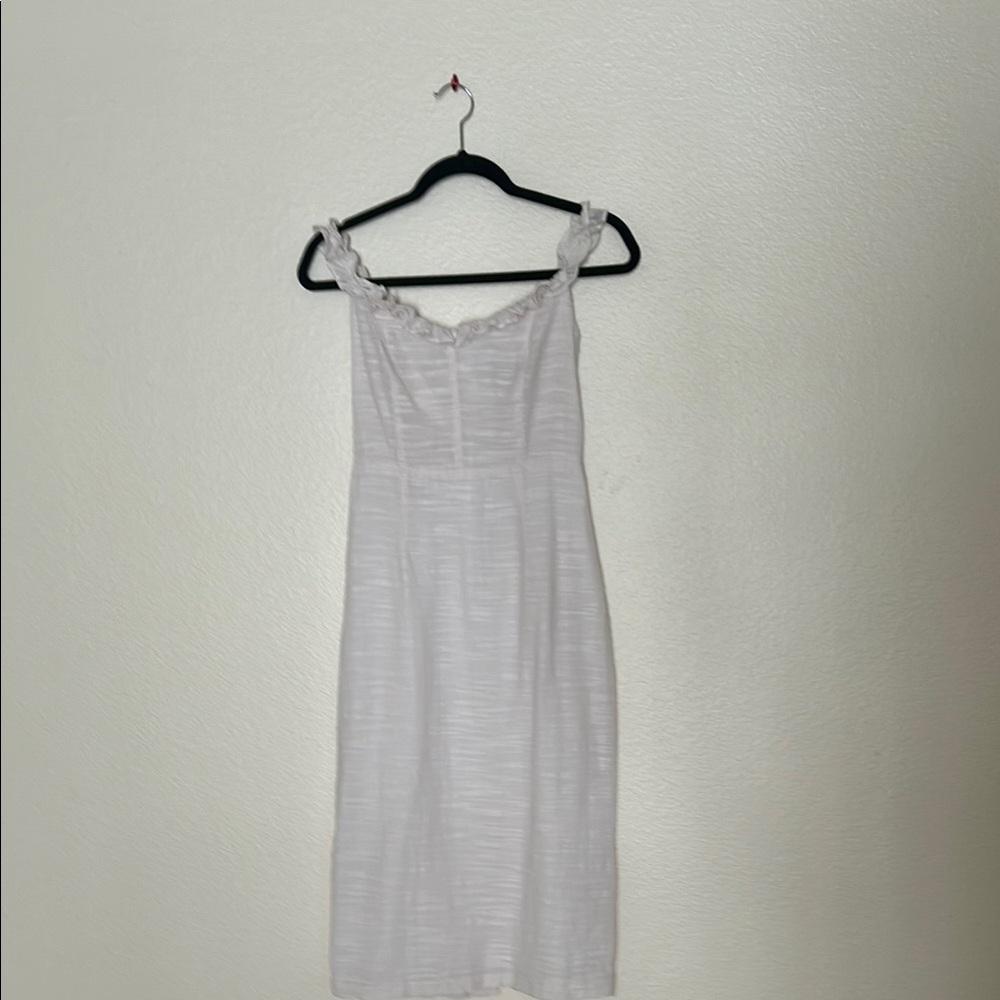 Elegant White Sleeveless Dress
